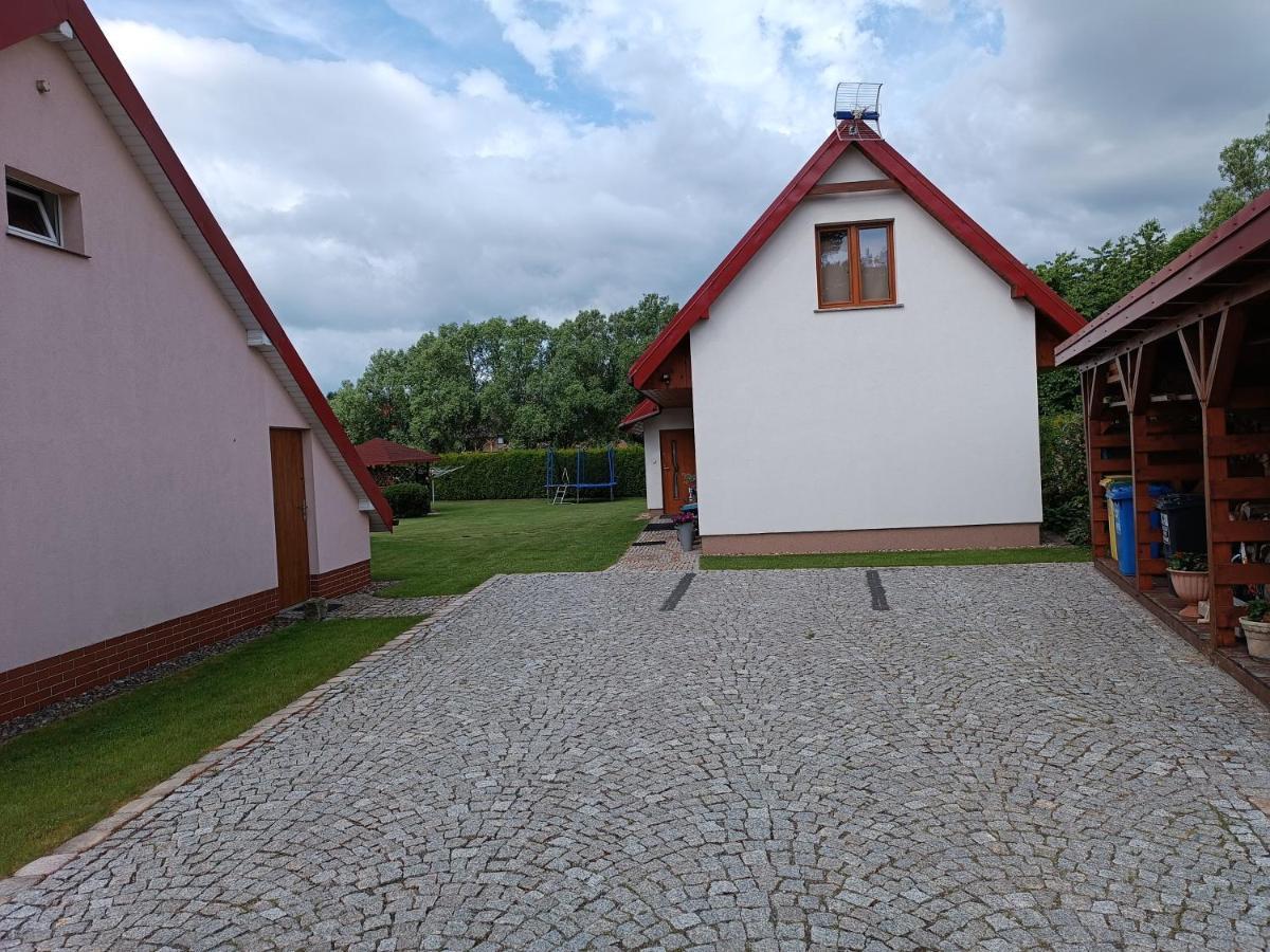 Mala Chatka Caloroczny Domek Krzeszow  Exteriér fotografie