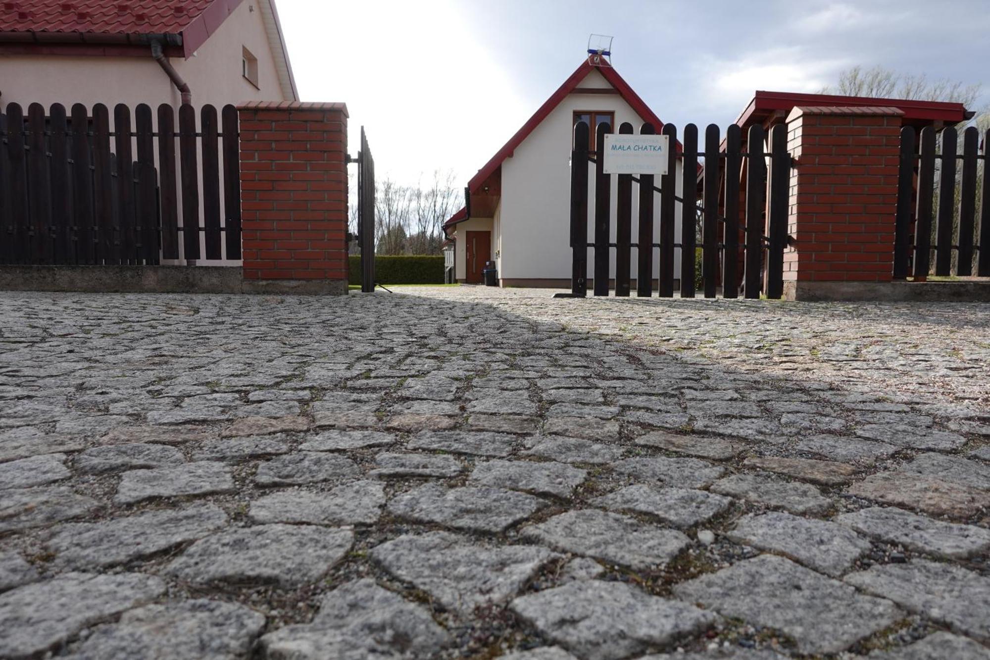 Mala Chatka Caloroczny Domek Krzeszow  Exteriér fotografie