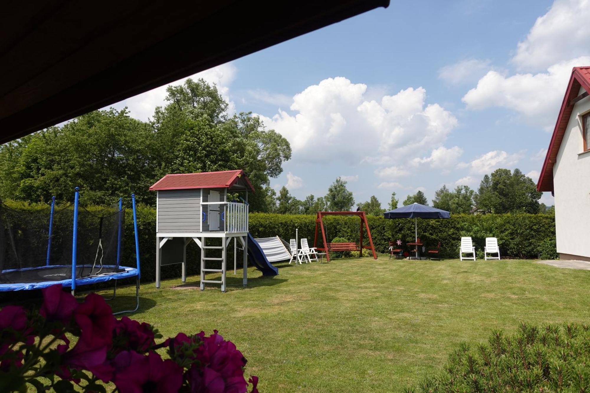 Mala Chatka Caloroczny Domek Krzeszow  Exteriér fotografie